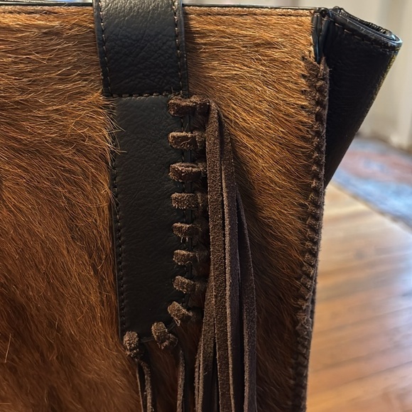 ARIAT Scarlett Fringe Cow Hide Tote - Picture 5 of 7